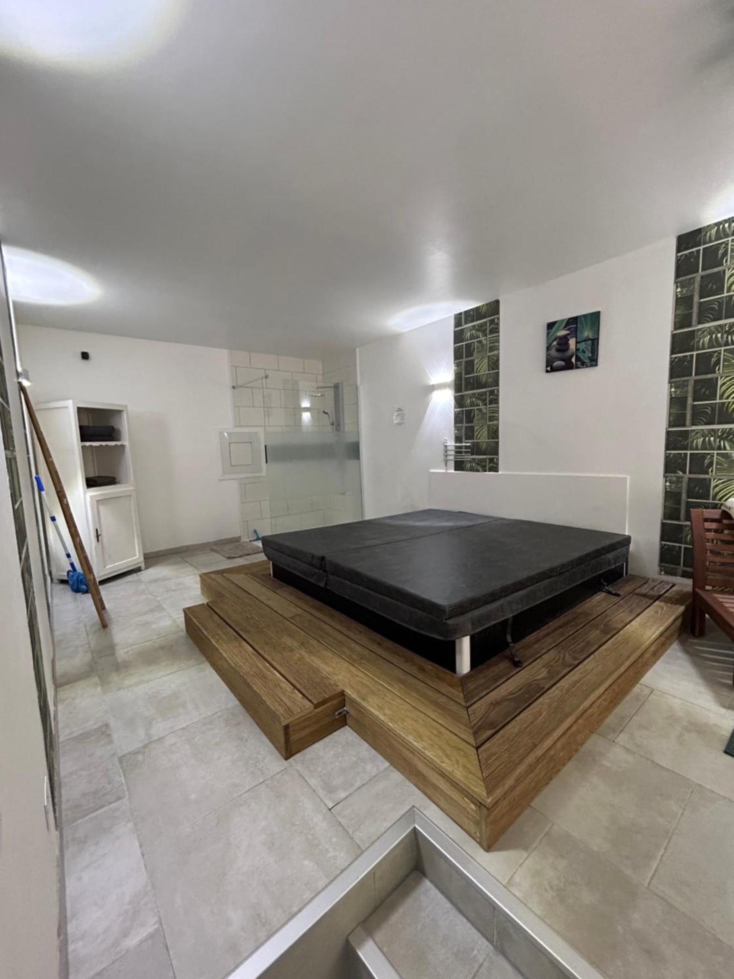 Loft And Spa Les Preaux Extérieur photo